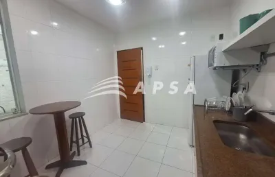 Esta espaçosa casa de 230 m² em laranjeiras está disponível para locação, oferecendo um ambiente ide