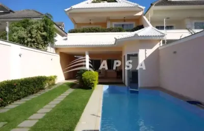 Uma linda casa no condomínio interlagos de itaúna – barra da tijuca. descubra o privilégio de viver