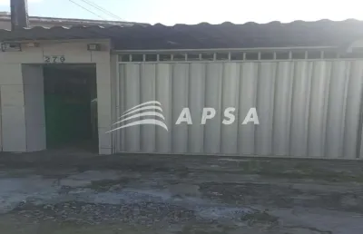 Casa, charmosa, bem arquitetada, sol da manhã, 3 quartos, banheiro social, suíte, armários na cozinh