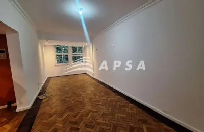 Em um dos cantinhos mais charmosos do leme, na tranquila rua general ribeiro da costa, está esse lin