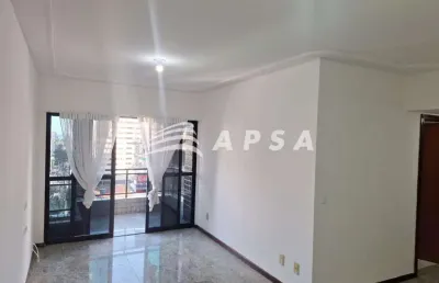 Excelente apartamento, no coração da ponta verde, composto por sala em l, varanda, 03 quartos, sendo