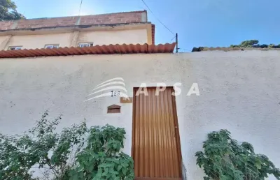 Confortável kitnet composta por quarto, banheiro social, cozinha e área de serviço. localização priv