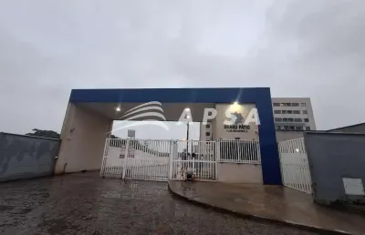 Apartamento para aluguel com 2 quartos, bem ventilado e com uma pequena área de serviço. o imóvel of