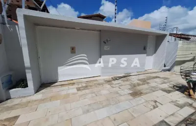 Excelente casa  com 200 m2, gabinete, 04 quartos sendo 03 suites prox. av. oliveira paiva.