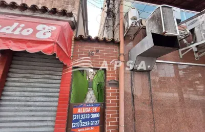 Ótima casa de 60 m², sendo quintal  amplo com área de serviço e local para por maquina de lavar roup