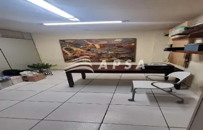 Excelente oportunidade na tijuca! este andar comercial com 130m² oferece toda a estrutura para o suc