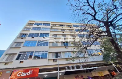 Ótimo imóvel com 59m²,  sala ampla, 02 quartos (1 suíte), banheiro social e cozinha com armários e á