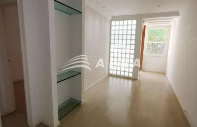 Descubra o seu novo lar neste sofisticado apartamento de 2 quartos, banheiro social completo bem ilu