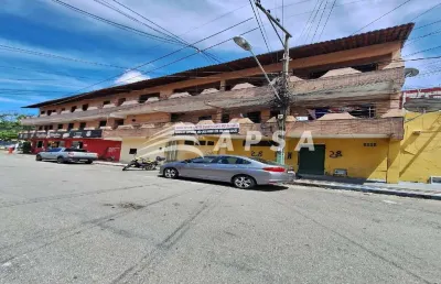 Apartamento, 1 quarto, 1 banheiro, sala de estar ampla e cozinha. água inclusa, aceita pet de pequen