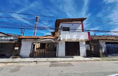 Casa na parangaba, 2 quartos, 1 banheiro, área de serviço, sala de estar e cozinha americana. vaga p