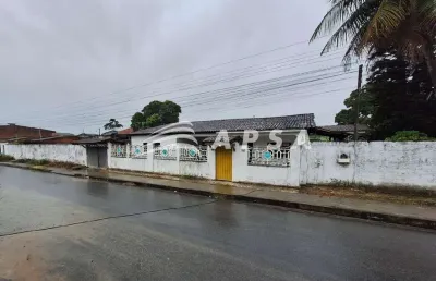 Casa de esquina com 1.000 m². ampla residência com sala, cozinha, cinco dormitórios (sendo uma suíte