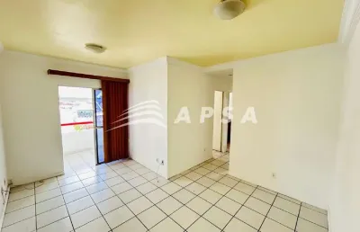 Excelente oportunidade em itapuã! apartamento com 2 quartos, sala, cozinha, banheiro e 60m² bem dist