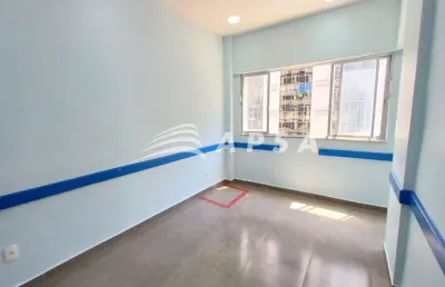 Excelente sala comercial reformada e disponível para você que busca um espaço amplo e bem localizado