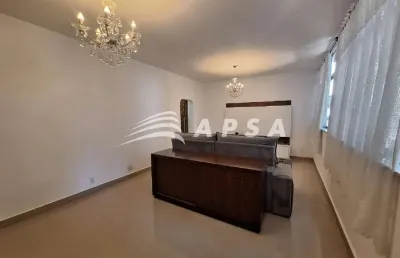 Apresentamos um apartamento recém-reformado e silencioso, perfeito para quem busca conforto e pratic