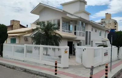 Casa com 3 quartos à venda na rua varese, 83, pagani, palhoça por r$ 2.400.000