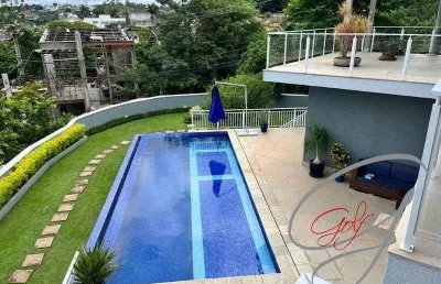 Linda casa contemporânea integrada com ótimo acabamento em cotia-sp.