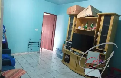 Casa a venda no bairro vila yara, com 2 dormitórios, 2 banheiros, cozinha, 2 vagas de garagem.