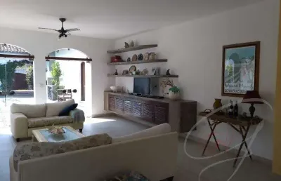 Imperdível casa de luxo na enseada, guarujá-sp: 04 quartos, 04 suítes, 02 salas, 05 banheiros, 08 vagas de garagem, 603,93m².