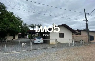 Casa principal e casa de madeira, ilha da figueira em guaramirim - sc