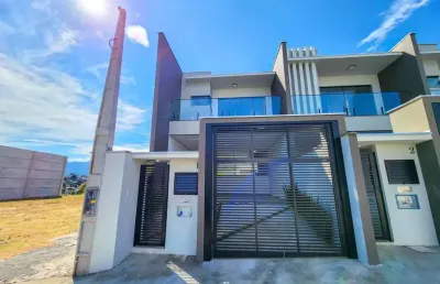 Geminado com 1 suíte + 2 quartos, bairro jaraguá esquerdo - sc