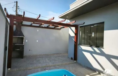 Casa de esquina com 2 quartos, suíte, piscina e churrasqueira no bairro itajuba em barra velha