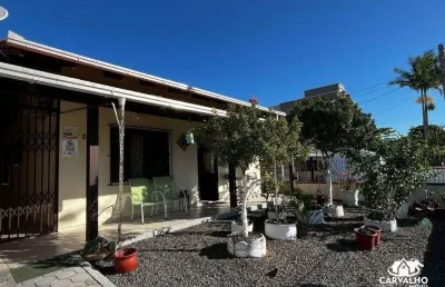 Casa com edícula e 5 dormitórios – 350 metros da praia em itajuba, barra velha