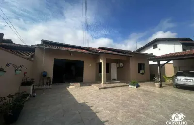 Casa com amplo terreno no centro de penha – locação anual