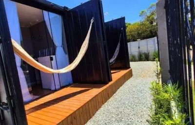 Kitnet container mobiliada com amplo terreno – locação anual em balneário piçarras