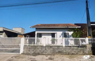 Casa com piscina e 3 dormitórios – bairro itajuba, barra velha