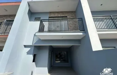 Sobrado semi mobiliado com 2 suítes e 2 vagas para locação anual no itacolomi balneário piçarras