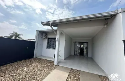 Casa mobiliada com 2 dormitórios e área de festas no bairro itajuba em barra velha