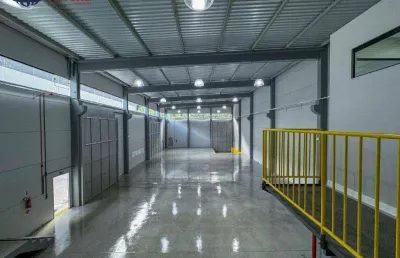 Galpão comercial/industrial com 707,50m² + 81,30m² mezanino - valparaíso - blumenau/sc