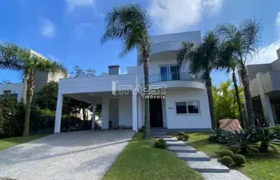 Casa em condomínio fechado de 4 dormitórios sendo 1 suíte com closet