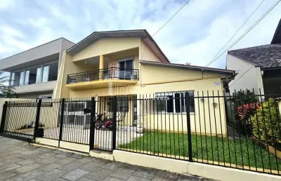 Casa com 4 quartos à venda na Rua Professor Dourado, 354, Santo Inácio, Santa Cruz do Sul