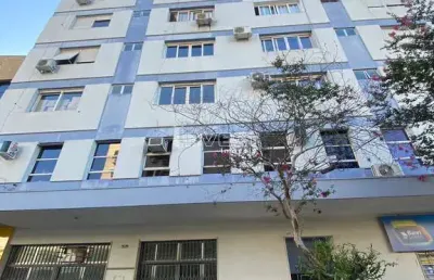 Apartamento 2 dormitórios todo reformado com elevadaor no centro de santa cruz d
