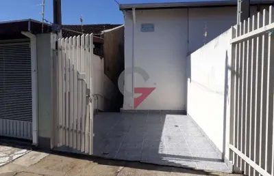 Casa com 2 quartos para alugar no jardim ana emilia, taubaté  por r$ 1.415