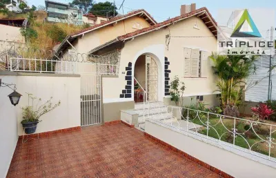 Casa 4 quartos em rua tranquila no bom pastor. terreno com frente para duas ruas.