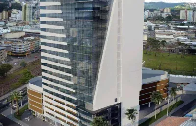 Sala comercial no mais novo e moderno empreendimento comercial e empresarial de juiz de fora. lazer no rooftop. localizado próximo do novo fórum.