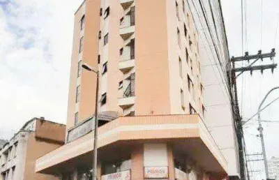 Cobertura duplex 1 quarto, reversível para 2 quartos, 2 salas, 2 banheiros, terraço, 2 vagas e elevador. localização no centro da cidade.