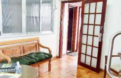 Sala comercial ampla dividida em 3 ambientes. localização privilegiada na rua halfeld. prédio com portaria 24h e 3 elevadores. oportunidade!