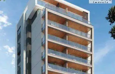 Cobertura triplex 3 suítes, sala com lavabo e varanda gourmet, cozinha integrada, área separada, 2 vagas, 2 elevadores. frente para a praça . centro.