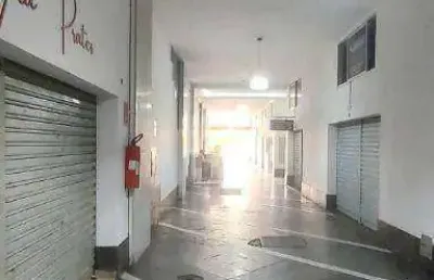 Loja com sobreloja em centro comercial na avenida rio branco no bairro manoel honório.