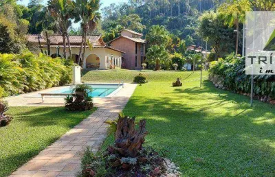 Casa 4 quartos, 2 suítes, área gourmet, 2 vagas. exclusivo e condomínio fechado com área de lazer e cercado por mata preservada e belo paisagismo.