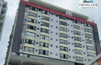 Apartamento reformado, 2 quartos com suíte, varanda, garagem, elevador e área de lazer. localização privilegiada no centro de juiz de fora.