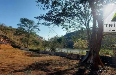 Casa 2 quartos em amplo terreno de granja na estrada de torreões.
