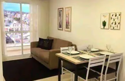Apartamento quarto e sala com varanda, vaga numerada. todo mobiliado e equipado. bairro são mateus ao lado do independência shopping