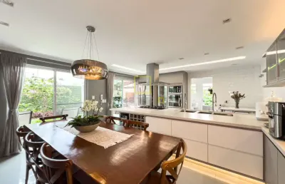 Casa em condomínio fechado com 3 quartos à venda na rua padre joão wislinski, 550, santa cândida, curitiba, 205 m2 por r$ 1.640.000