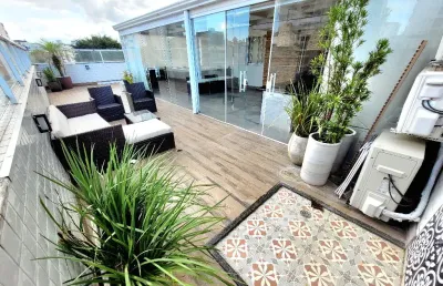 Apartamento garden com hidro e varanda gourmet no estuário – 2 dorms, suíte e lazer completo