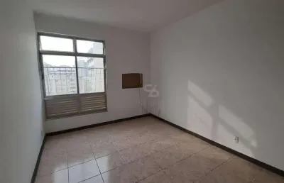 Apartamento amplo, 4 quartos / 1 suíte, quadra da praia, andar alto, vista parcial mar, 1 vaga