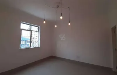 Apartamento de 2 quartos, 2 suítes, todo reformado, fino acabamento, vazio.